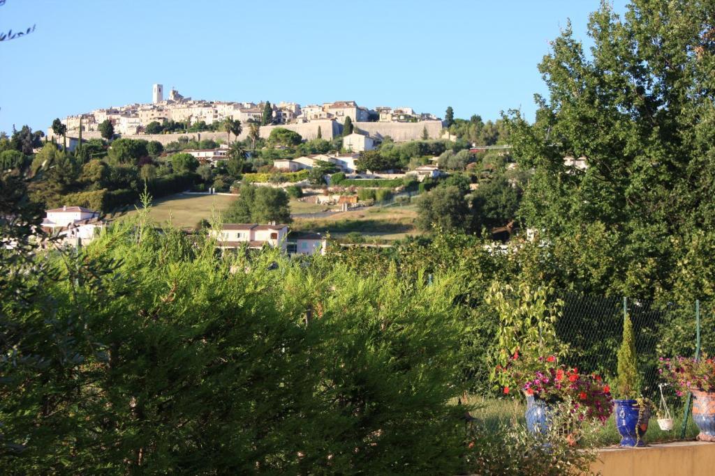 Le Mas Des Amandiers Appartamento Saint-Paul-de-Vence Esterno foto